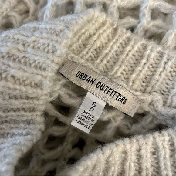 ❤️ Urban Outfitters Open Square Knit Holes Cream Oversized Sweater S - Picture 5 of 11